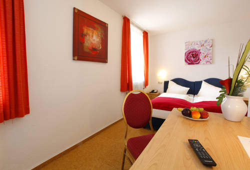 Imagen de la habitación del Hotel Celina. Foto 8