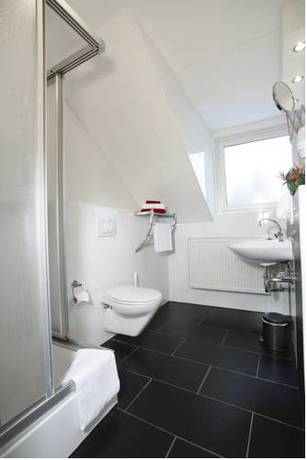 Imagen de la habitación del Hotel Celina. Foto 15