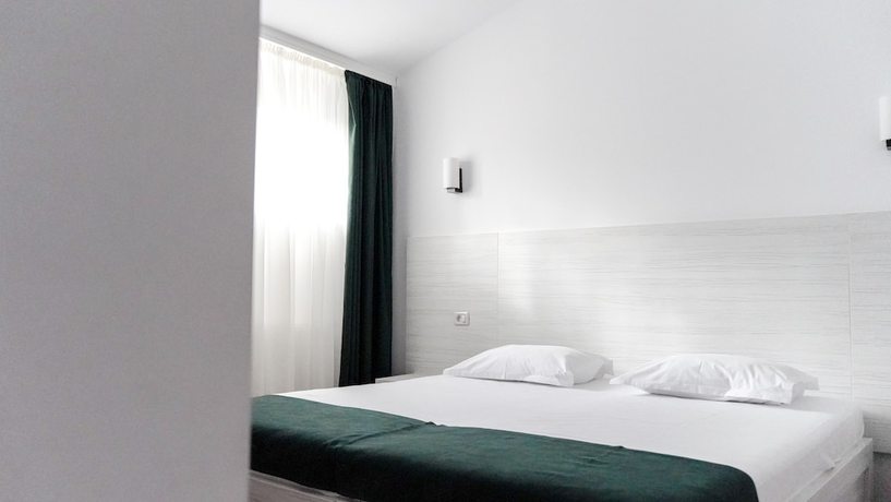Imagen de la habitación del Hotel Cirus. Foto 2