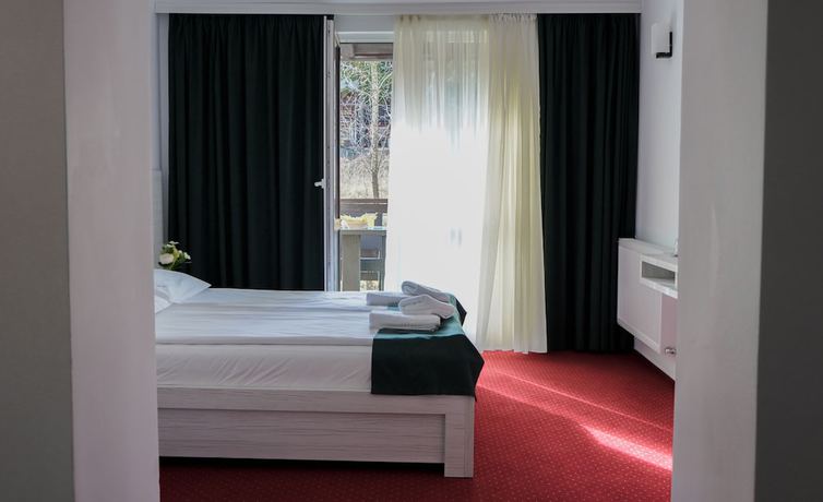Imagen de la habitación del Hotel Cirus. Foto 8