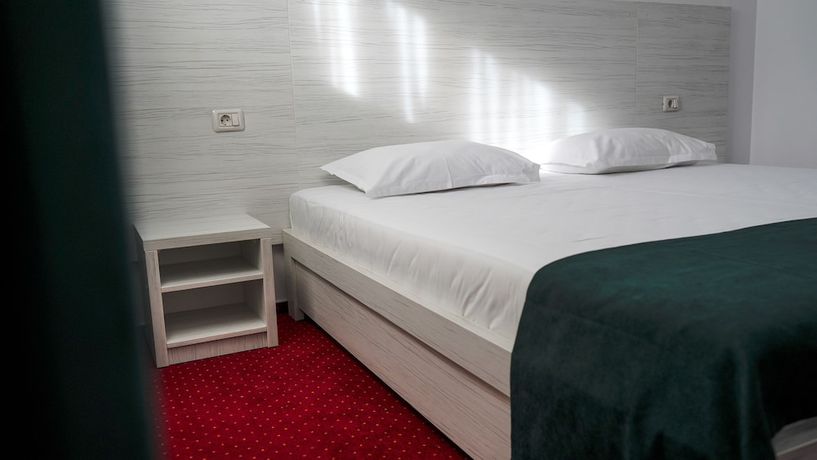 Imagen de la habitación del Hotel Cirus. Foto 15