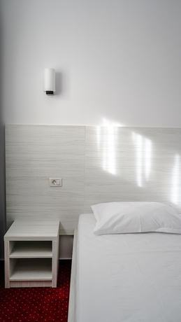 Imagen de la habitación del Hotel Cirus. Foto 17