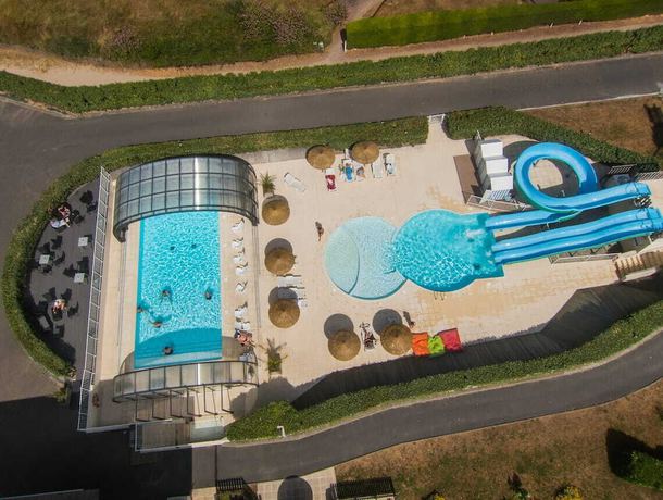 Imagen de la piscina del Hotel Club Bon Séjour La Plage. Foto 18