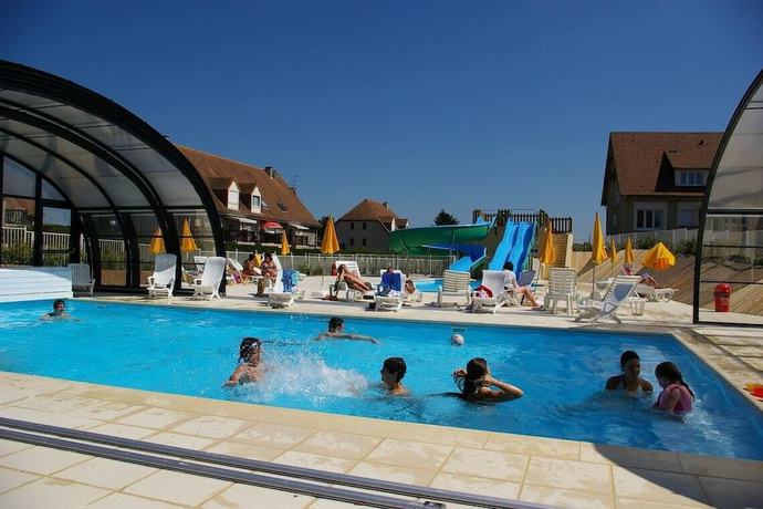 Imagen de la piscina del Hotel Club Bon Séjour La Plage. Foto 20