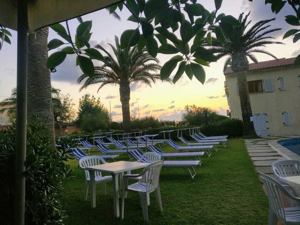 Imagen de la piscina del Hotel Club Torre Marino. Foto 15