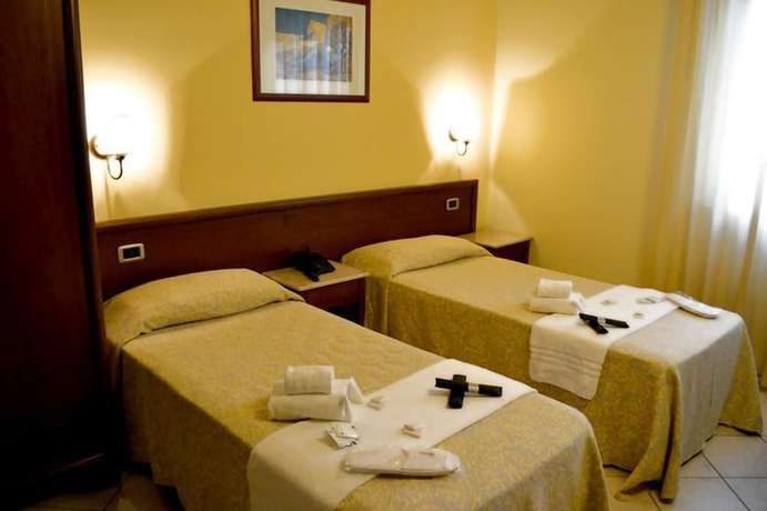 Imagen de la habitación del Hotel Conte Ruggero. Foto 5