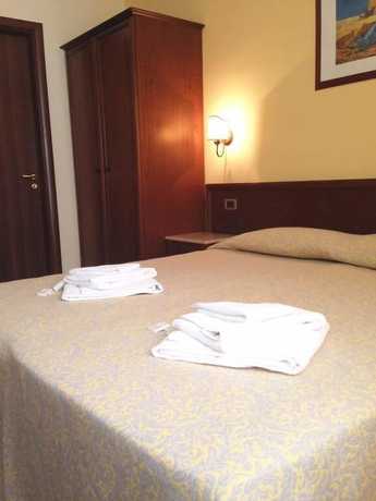 Imagen de la habitación del Hotel Conte Ruggero. Foto 7