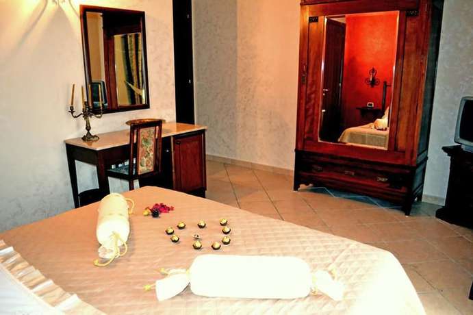 Imagen de la habitación del Hotel Conte Ruggero. Foto 8