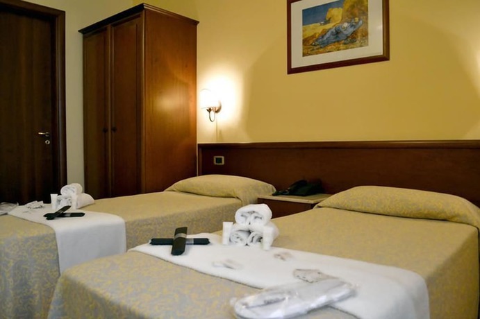 Imagen de la habitación del Hotel Conte Ruggero. Foto 9