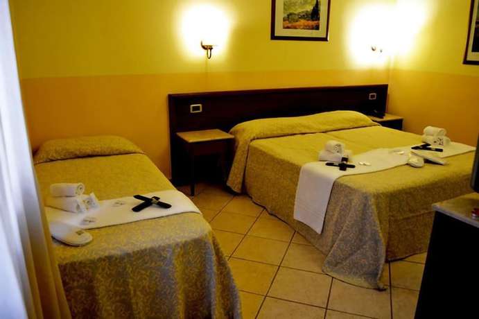 Imagen de la habitación del Hotel Conte Ruggero. Foto 10