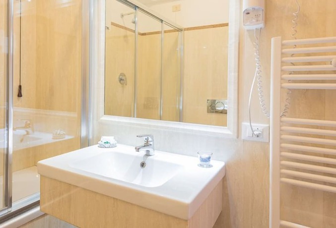 Imagen de la habitación del Hotel Cremona. Foto 16