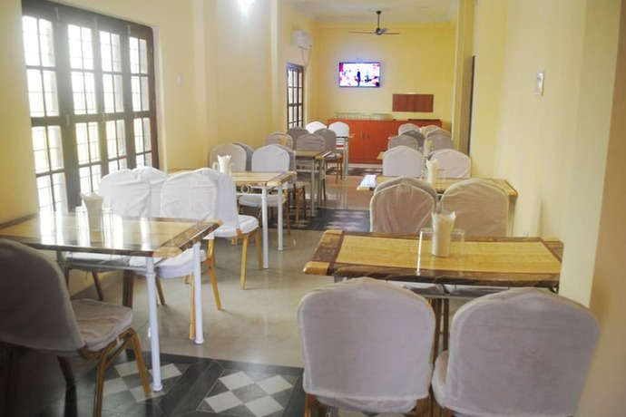 Imagen del bar/restaurante del Hotel Daisy Park. Foto 14