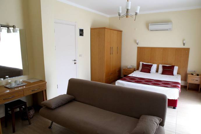 Imagen de la habitación del Hotel Dalos. Foto 8