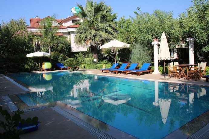 Imagen de la piscina del Hotel Dalos. Foto 20