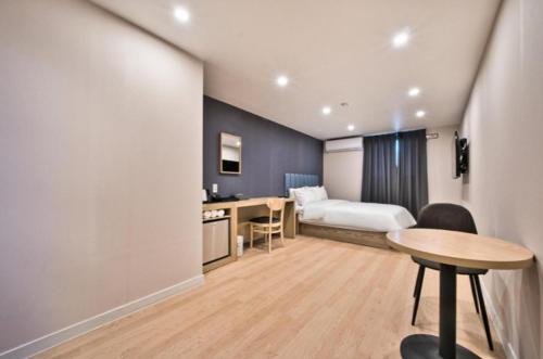 Imagen de la habitación del Hotel Daon. Foto 12