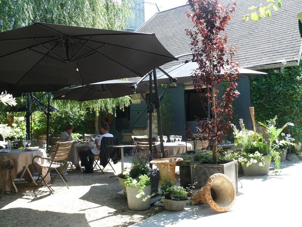 Imagen del bar/restaurante del Hotel De L\'Abbaye, Longpont. Foto 6