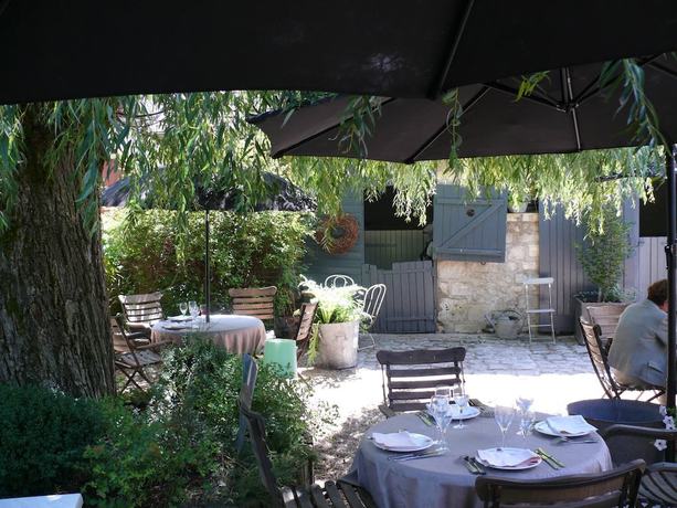 Imagen del bar/restaurante del Hotel De L\'Abbaye, Longpont. Foto 8