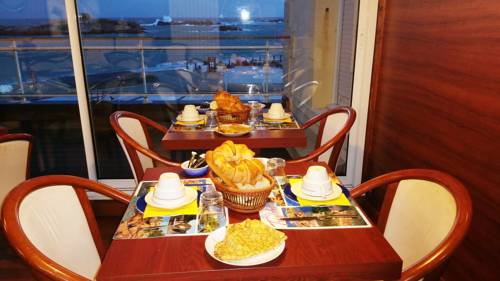 Imagen de la habitación del Hotel De La Mer. Foto 2