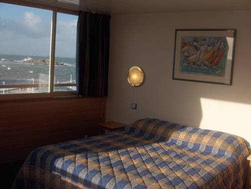 Imagen de la habitación del Hotel De La Mer, TREGASTEL. Foto 15