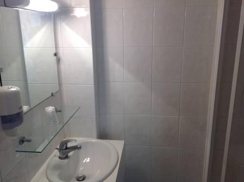 Imagen de la habitación del Hotel De La Paix, Caen. Foto 3