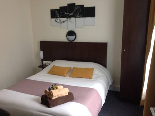 Imagen de la habitación del Hotel De La Paix, Caen. Foto 5