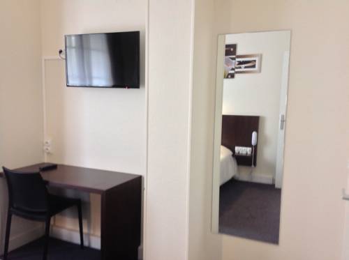 Imagen de la habitación del Hotel De La Paix, Caen. Foto 7