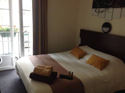 Imagen de la habitación del Hotel De La Paix, Caen. Foto 13