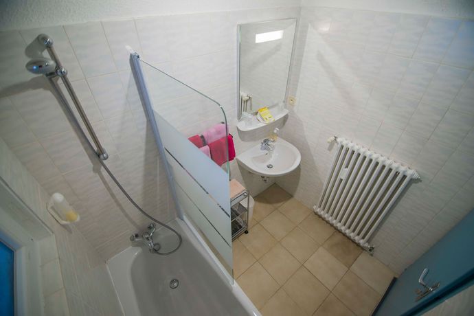 Imagen de la habitación del Hotel De La Poste, Douvaine. Foto 8
