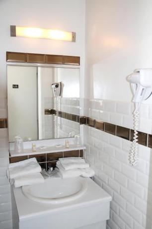 Imagen de la habitación del Hotel De La Poste, Mortain-Bocage. Foto 6