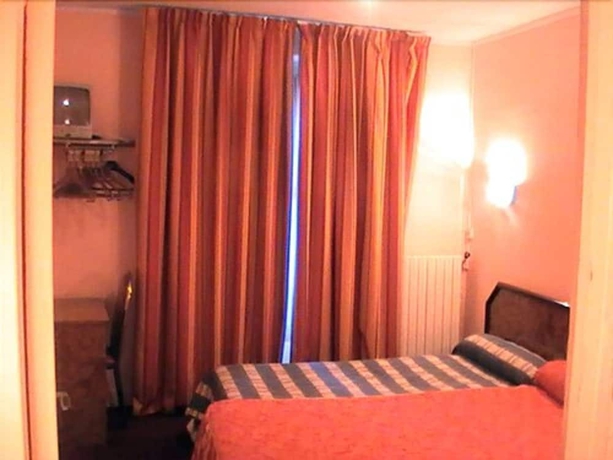 Imagen de la habitación del Hotel De Lorraine. Foto 7