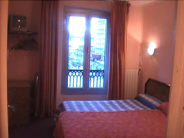 Imagen de la habitación del Hotel De Lorraine. Foto 13