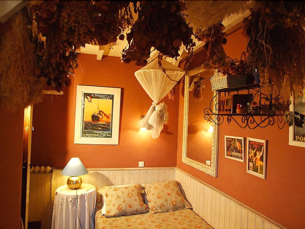 Imagen de la habitación del Hotel De Nesle. Foto 7