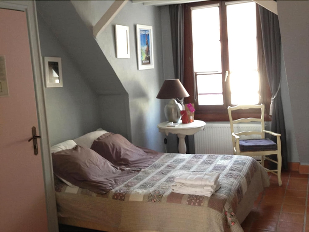 Imagen de la habitación del Hotel De Nesle. Foto 9
