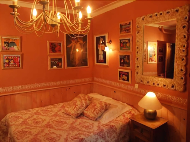 Imagen de la habitación del Hotel De Nesle. Foto 16