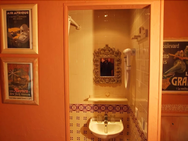 Imagen de la habitación del Hotel De Nesle. Foto 18