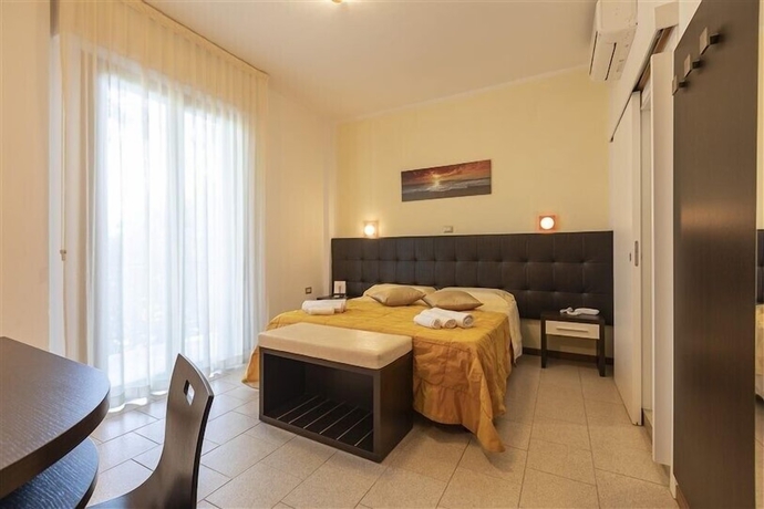 Imagen de la habitación del Hotel Deborah. Foto 8