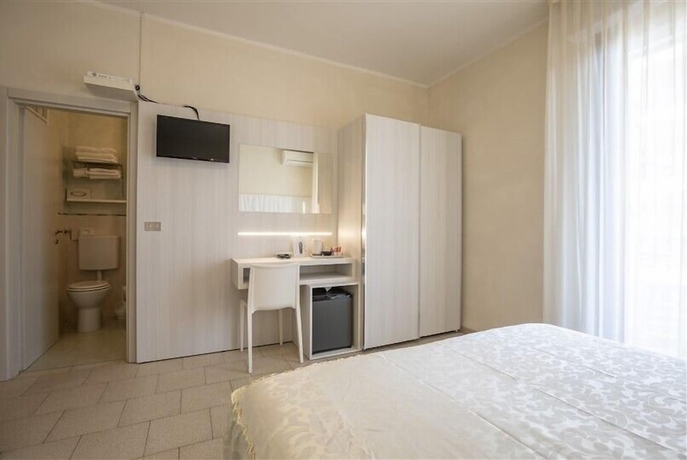 Imagen de la habitación del Hotel Deborah. Foto 10