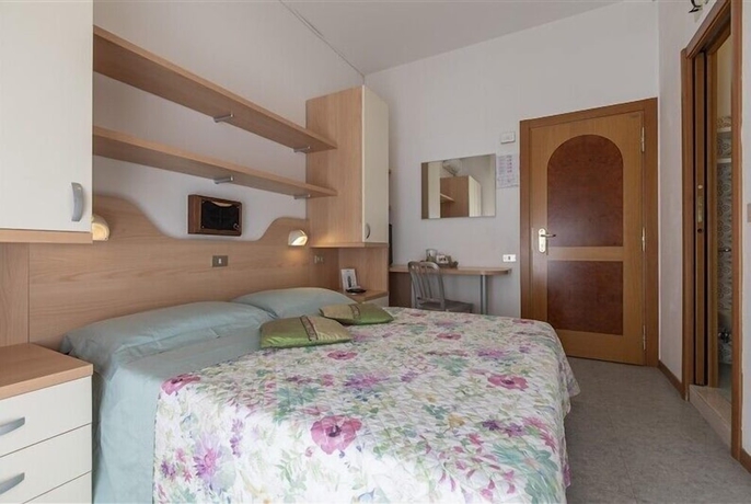 Imagen de la habitación del Hotel Deborah. Foto 11