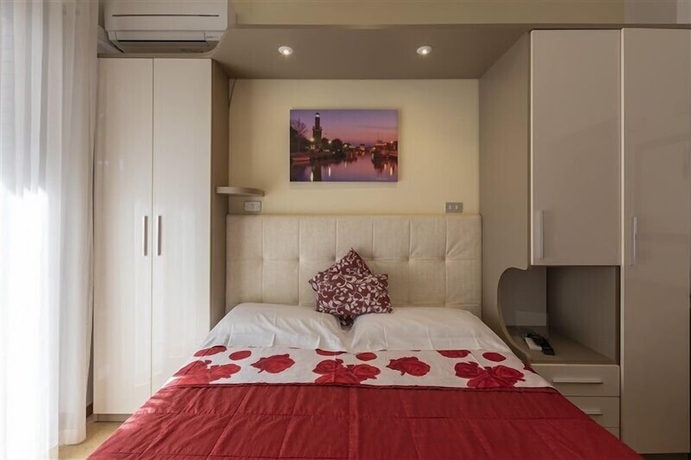 Imagen de la habitación del Hotel Deborah. Foto 12