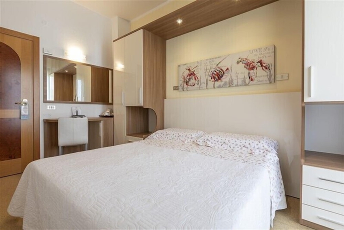 Imagen de la habitación del Hotel Deborah. Foto 13