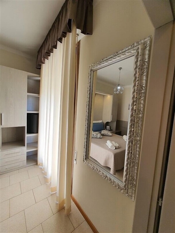 Imagen de la habitación del Hotel Deborah. Foto 15