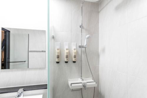 Imagen de la habitación del Hotel Deokyeong. Foto 18