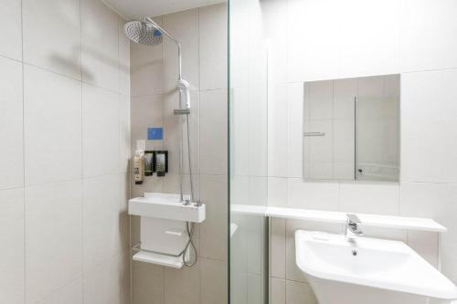 Imagen de la habitación del Hotel Deokyeong. Foto 19