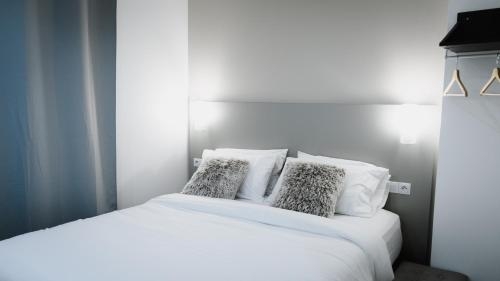 Imagen de la habitación del Hotel Des Arcades. Foto 6