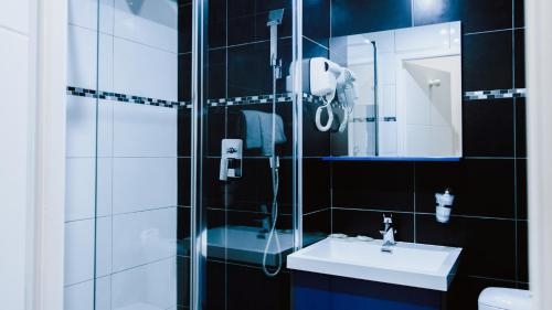 Imagen de la habitación del Hotel Des Arcades. Foto 10