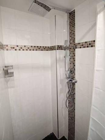 Imagen de la habitación del Hotel Des Pyrénées, Père Lachaise. Foto 6