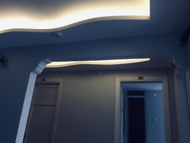 Imagen de los interiores del Hotel Dinlen. Foto 7