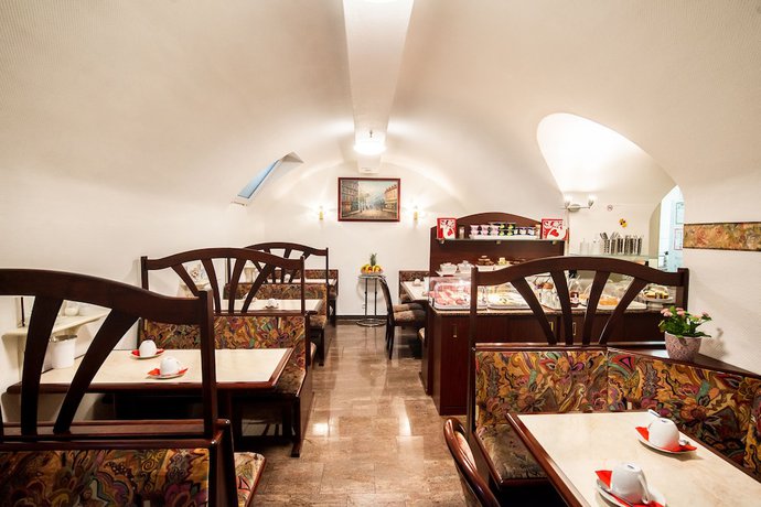 Imagen del bar/restaurante del Hotel DomBlick, Colonia. Foto 3