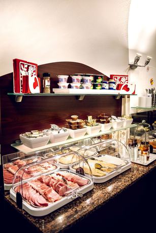Imagen del bar/restaurante del Hotel DomBlick, Colonia. Foto 5