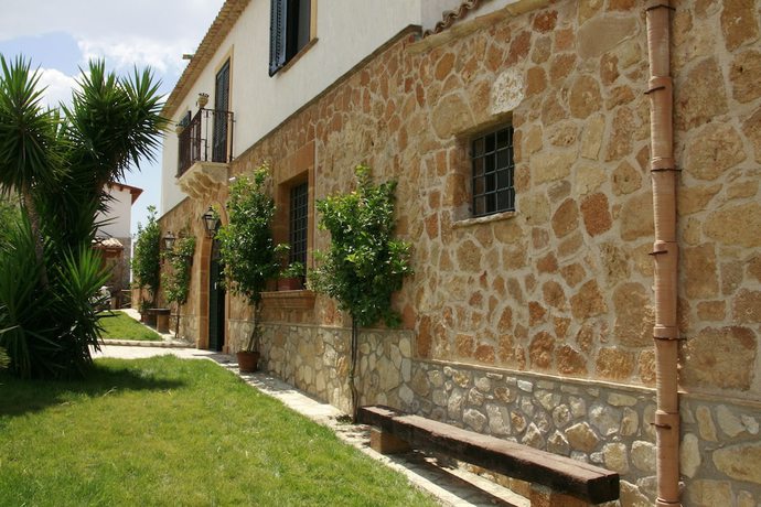 Imagen de los exteriores del Hotel Don Giovanni. Foto 11